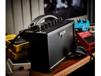 <b>BOSS KATANA MINI Amplificador Combo Portátil Pilhas para Guitarra elétrica multi-efeitos BEST-SELLER</b>
