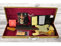 bfender-custom-shop-limited-edition-59-strat-b-super-heavy-relic-aged-vintage-white-over-chocolate-3-color-sunburst_64a69879d7266.jpg