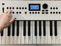 <b>Roland GO:KEYS 5 WHITE Teclado Portátil Piano Sintetizador Arranger 1.154 Sons 203 Ritmos ZEN-Core Ritmos Z-STYLE Gratis BEST-SELLER</b>