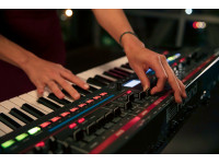 <b>Roland JUNO-X Sintetizador Polifónico Programável com porta USB e Bluetooth BEST-SELLER</b>