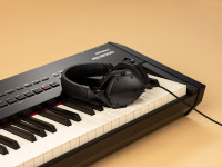 <b>V-MODA M-200 Studio Headphones Cable with Microphone Travel Case</b>