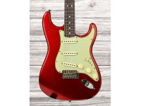 Fender Custom Shop Limited Edition 63 Stratocaster Journeyman Candy Apple Red<b>Made in USA</b> Corpo: Alder Braço: Rift Sawn Maple <b>Perfil do braço: 60 Style Oval 