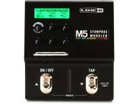 Line6 M5 - Más de 100 efectos de pedalera, Diseño simplificado de selección de efectos individuales, Los controladores dedicados controlan los parámetros de cada efecto., Botón sincronizable en el tiempo para...
