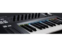 native-instruments-komplete-kontrol-s25_5af17b51e8307.jpg